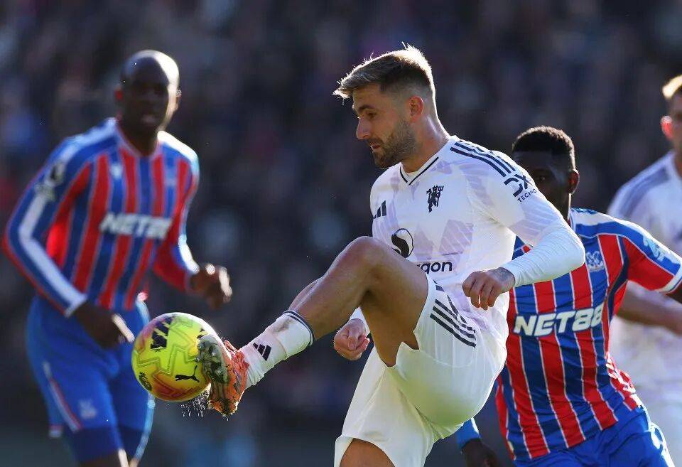 世界杯平台-重拾第二春！卢克肖赛季100%全勤 阿莫林视他为后防核心